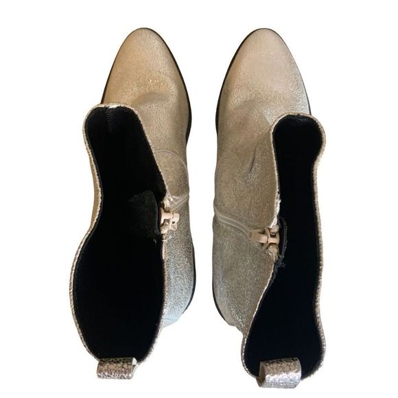 MIISTA LONDON Metallic Silver Boots 9 1/2. Runs small! Likely fit like an 8 1/2. - Picture 11 of 12